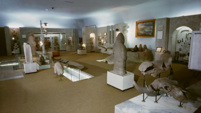 Hall_1_05